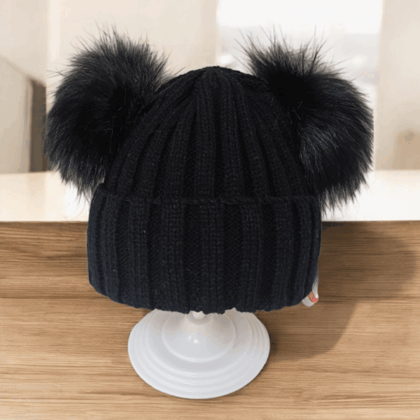 Czapka niemowlęca z pomponami - 0- 12 m- cy