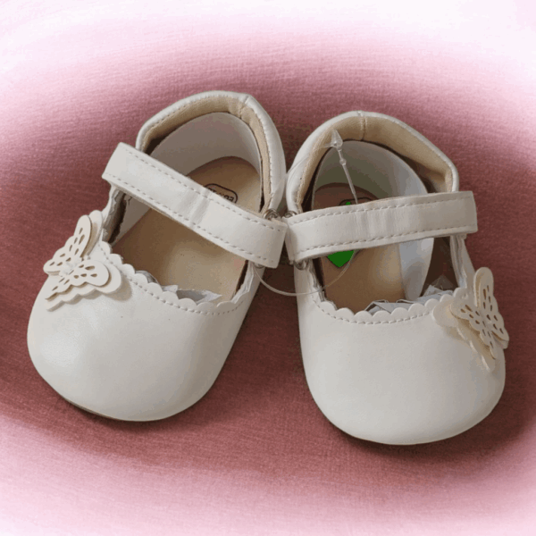 Buciki- niechodki z motylkiem